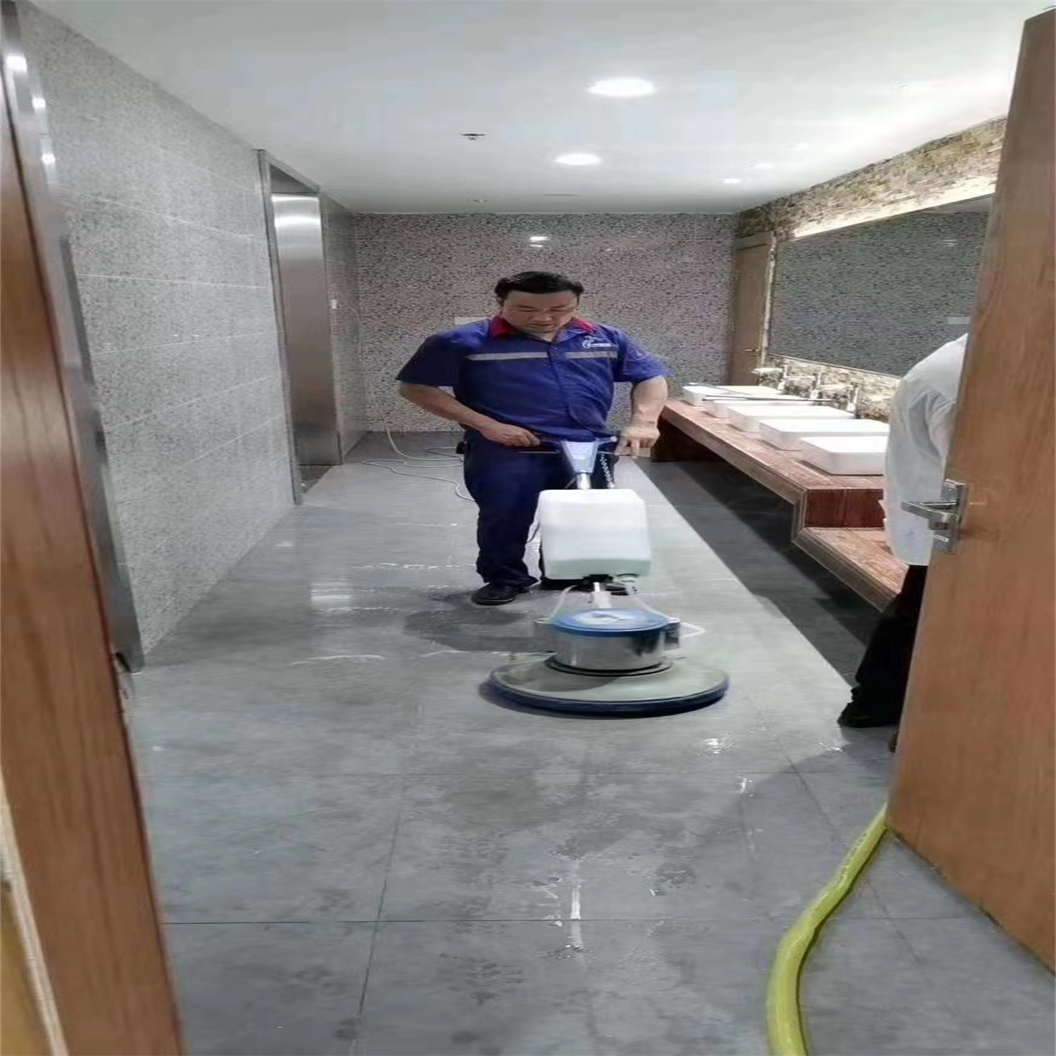 【湖南長沙】湘江歡樂城地面防滑處理一期工程