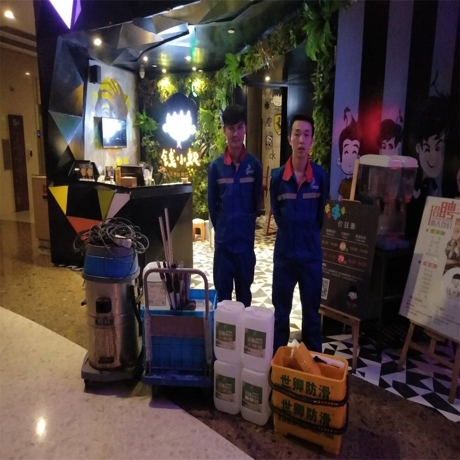 錢小奴自助餐廳地面防滑處理完工