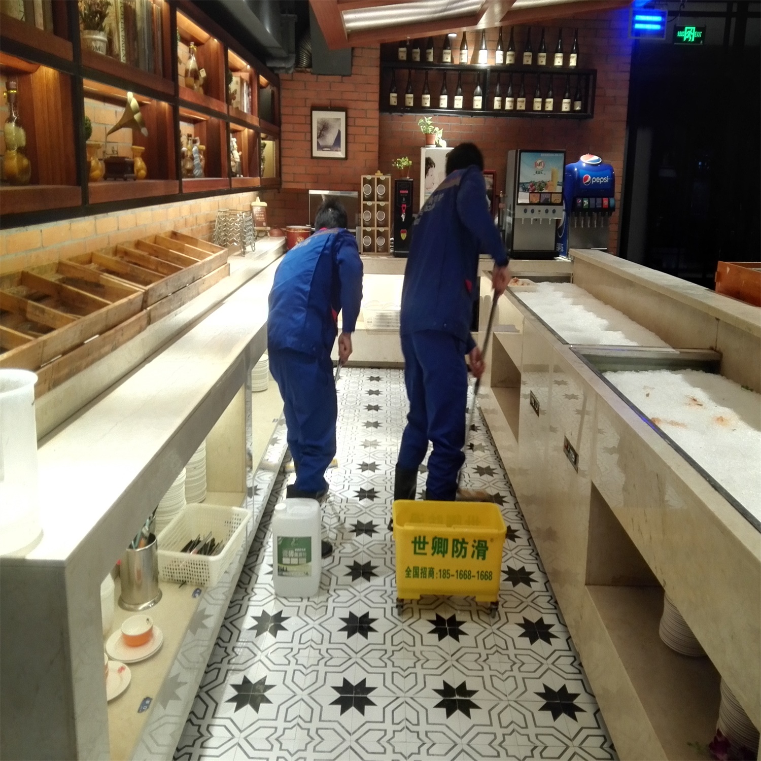 錢小奴自助餐廳地面防滑處理完工