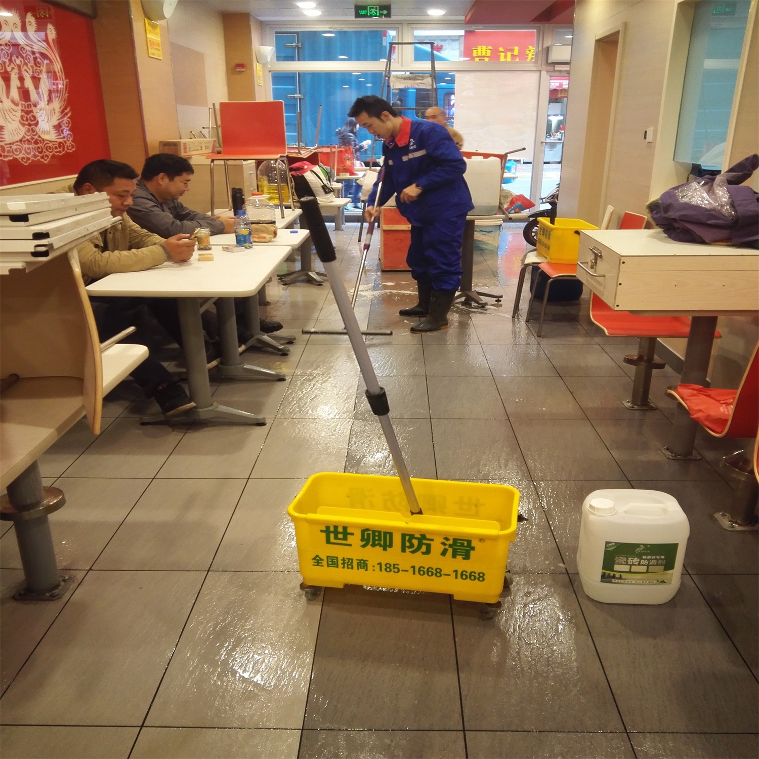 振鼎雞西江灣路店地面防滑處理完工