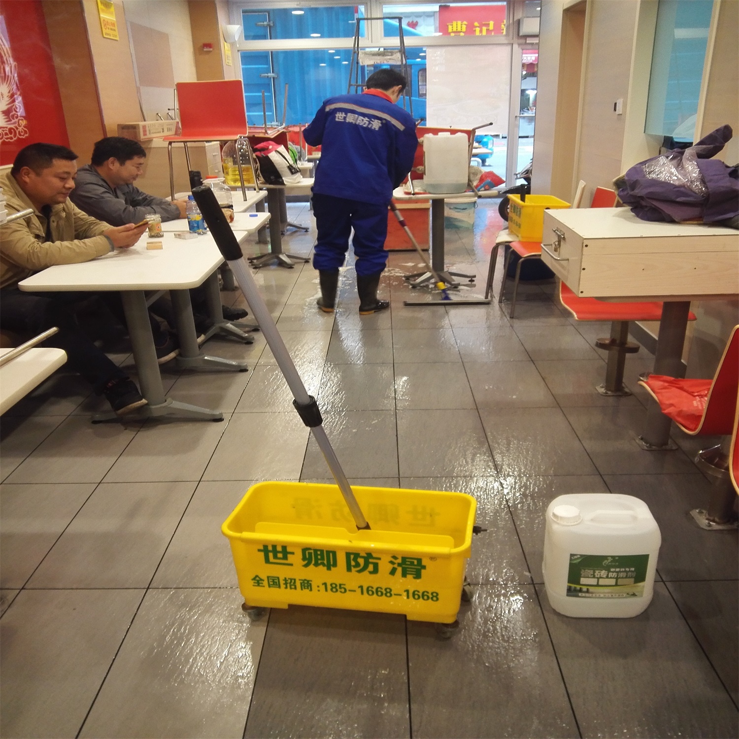 振鼎雞西江灣路店地面防滑處理完工