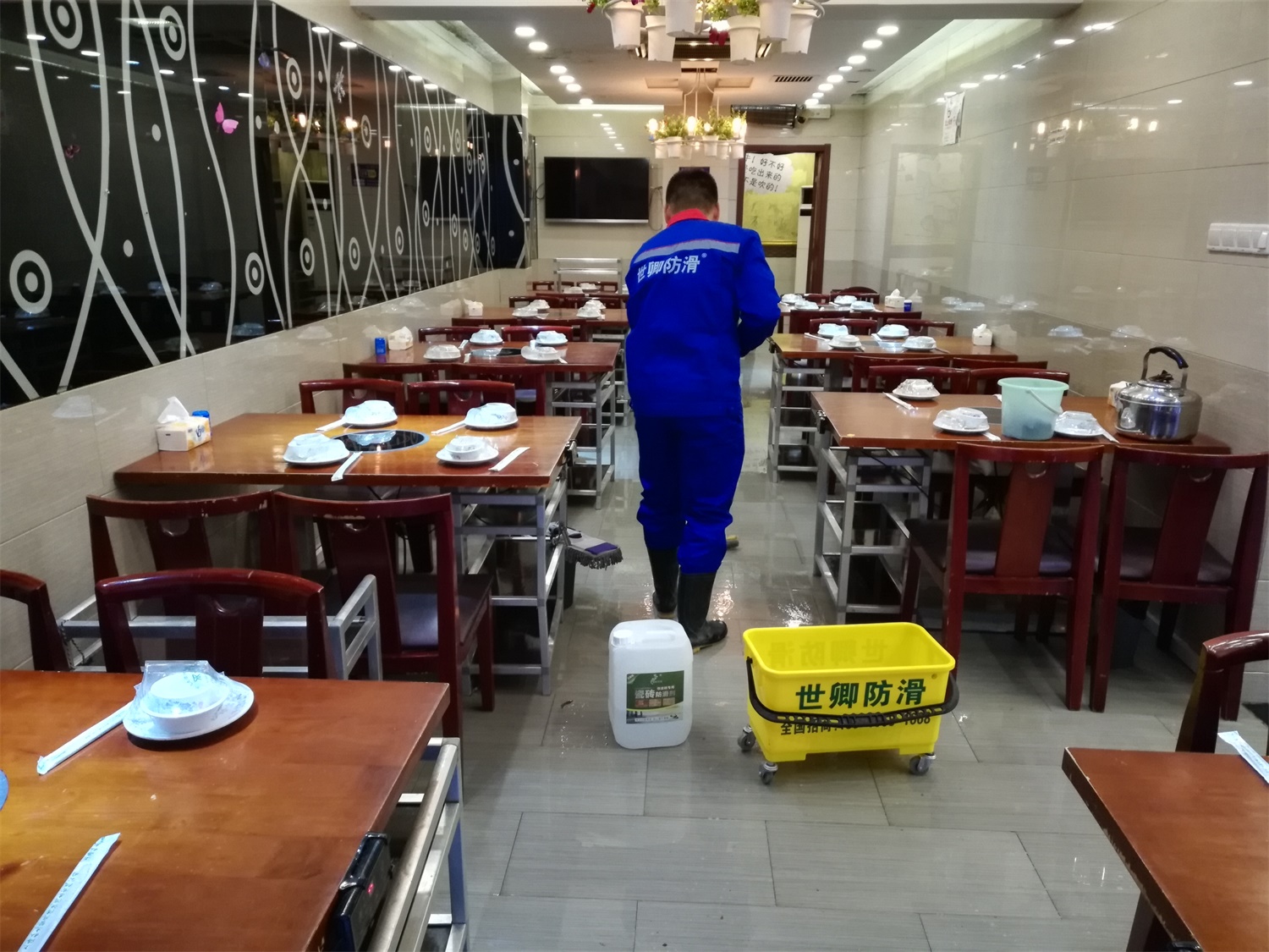 牛市火鍋料理地面防滑處理完工
