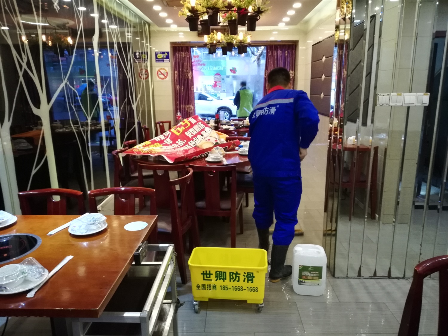 牛市火鍋料理地面防滑處理完工