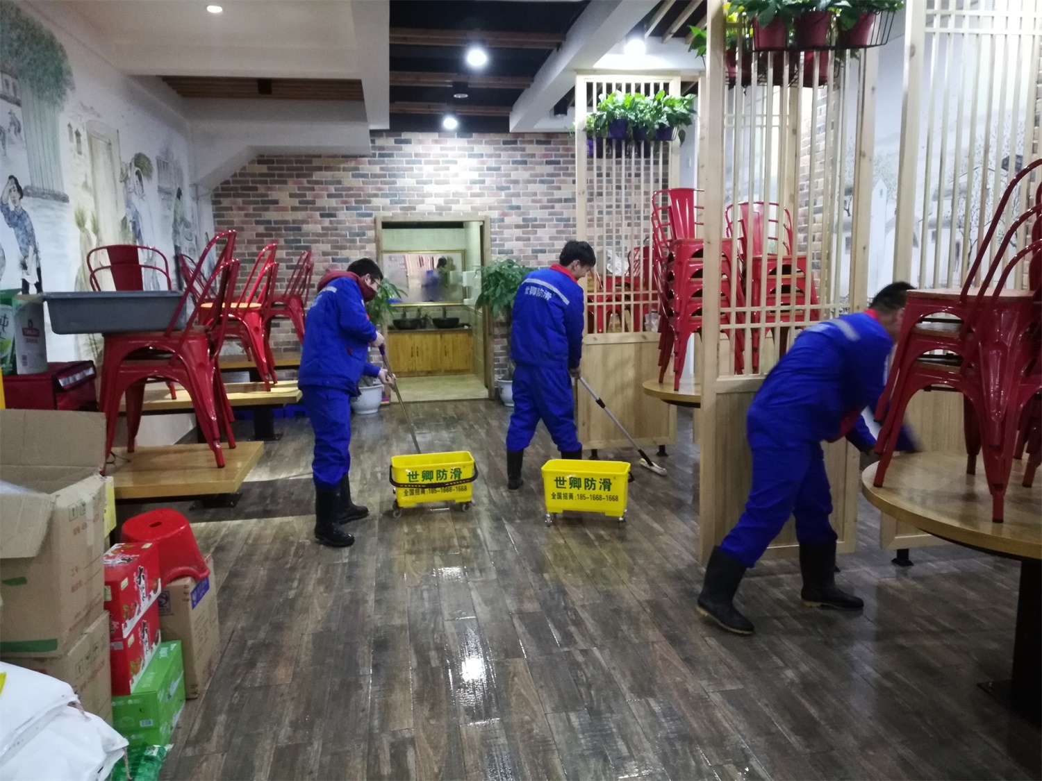 仲農商連鎖餐飲八分店地面防滑處理完工