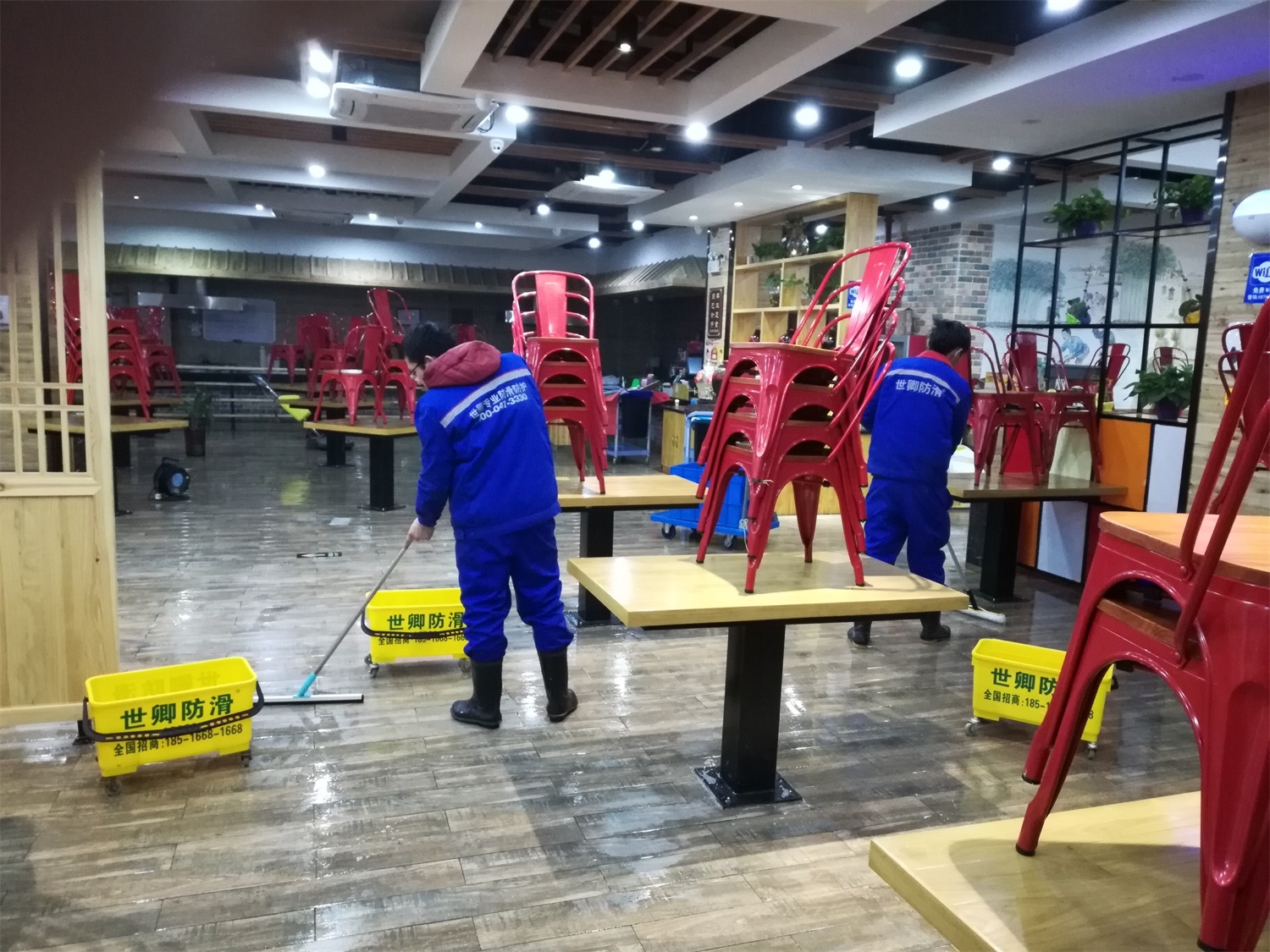 仲農商連鎖餐飲八分店地面防滑處理完工
