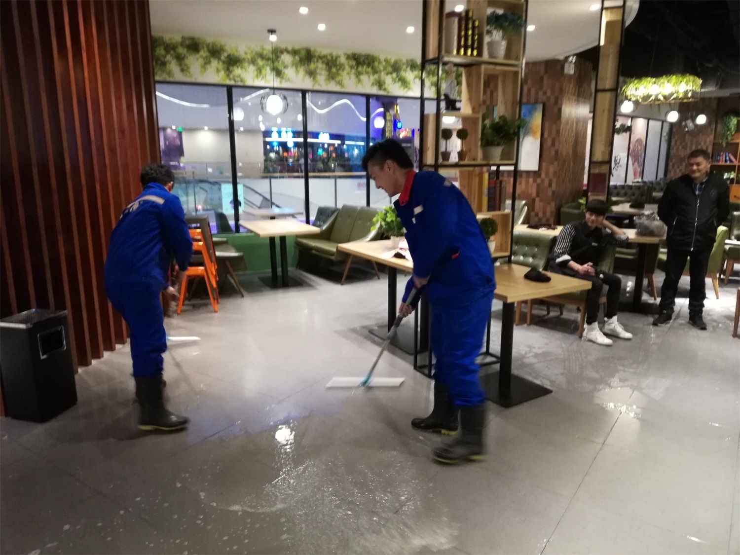 寶龍城市廣場520牛排自助餐廳地面防滑處理完工