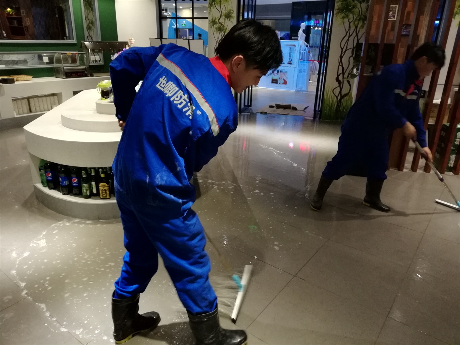 寶龍城市廣場520牛排自助餐廳地面防滑處理完工
