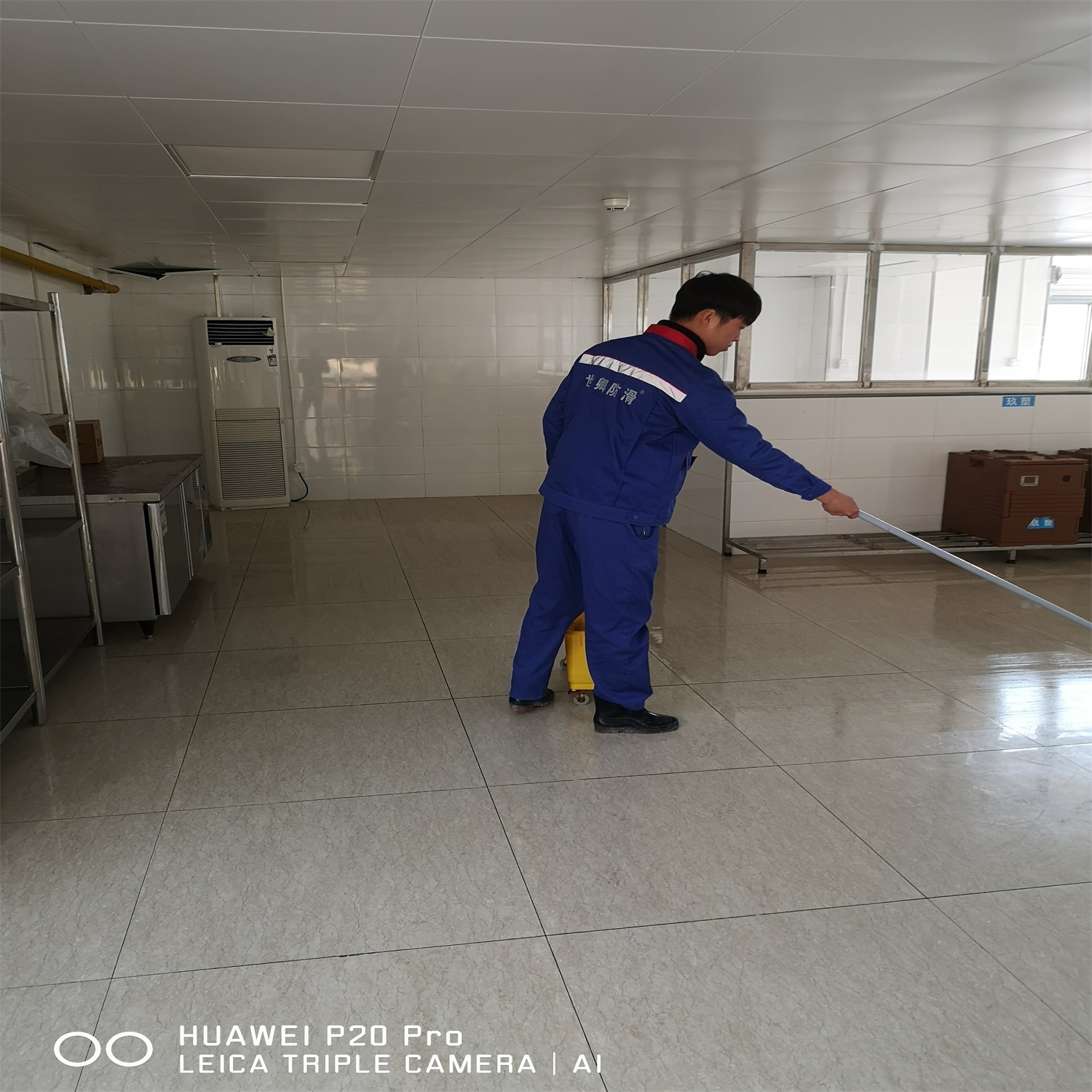 上海慶磊餐飲有限公司地面防滑處理已完成