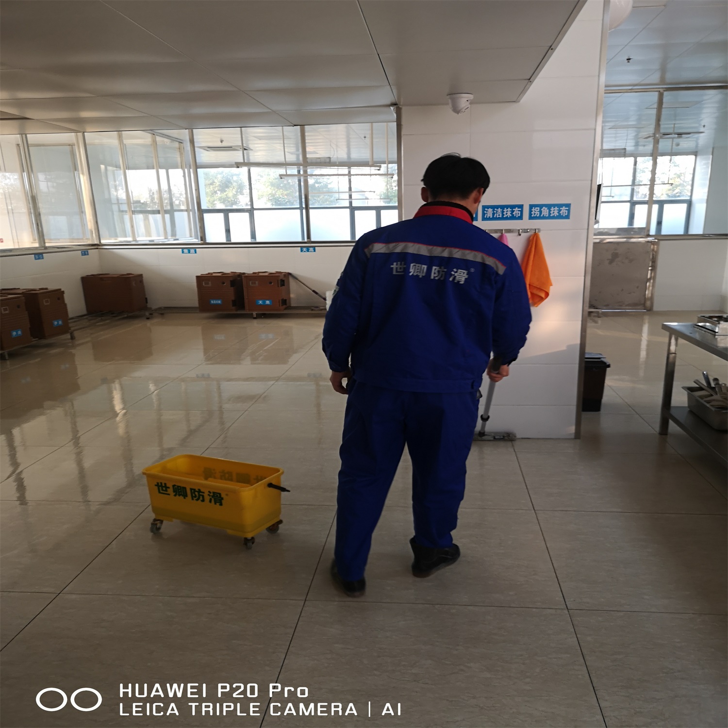 上海慶磊餐飲有限公司地面防滑處理已完成