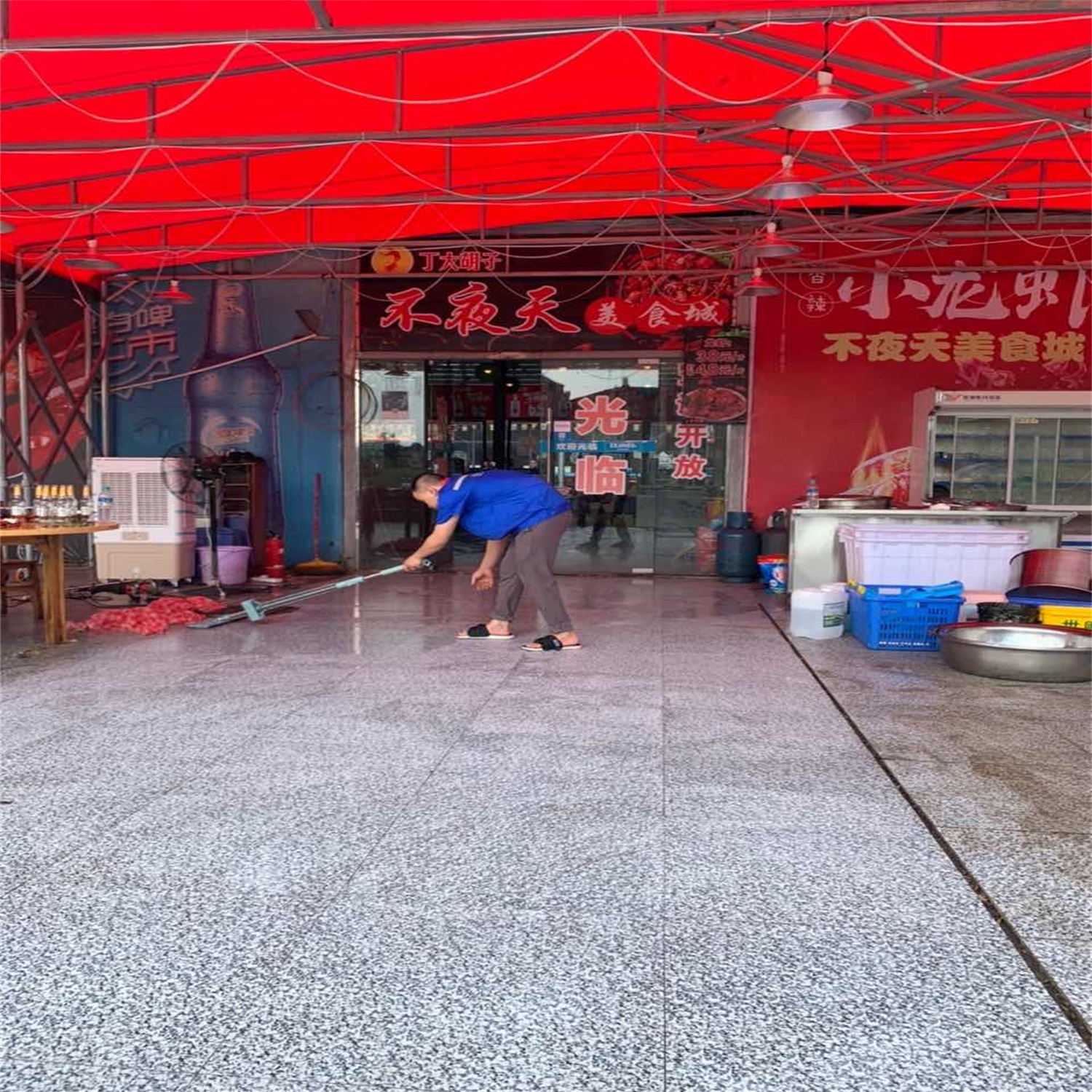 不夜天美食城地面防滑處理