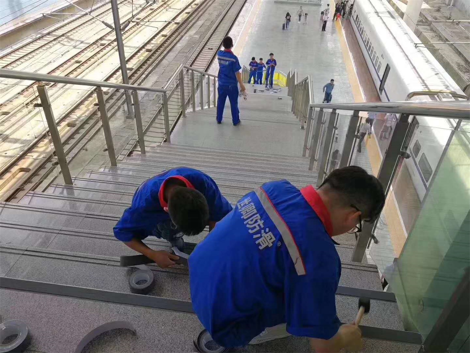 高鐵站膠帶施工