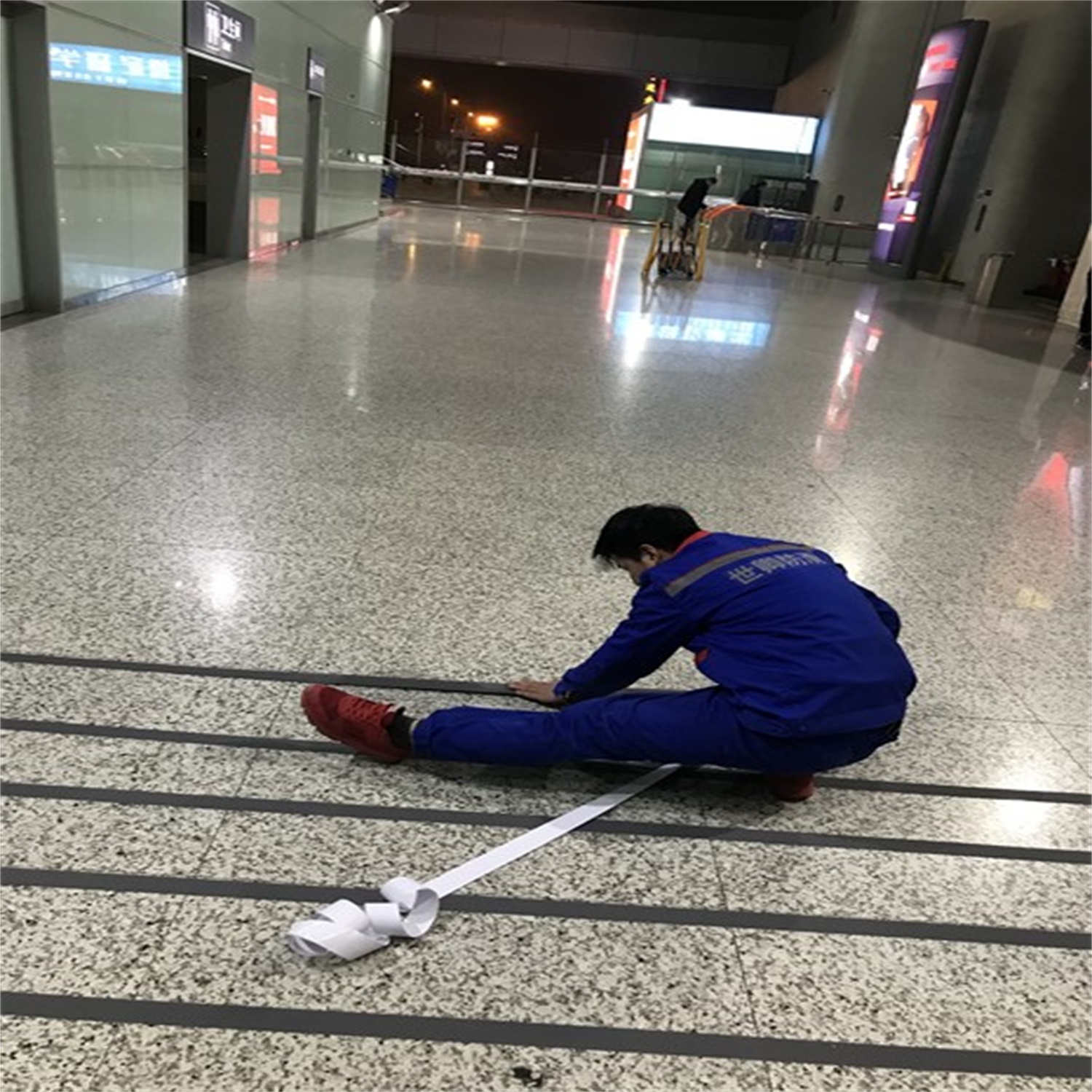 常州北站防滑膠帶施工