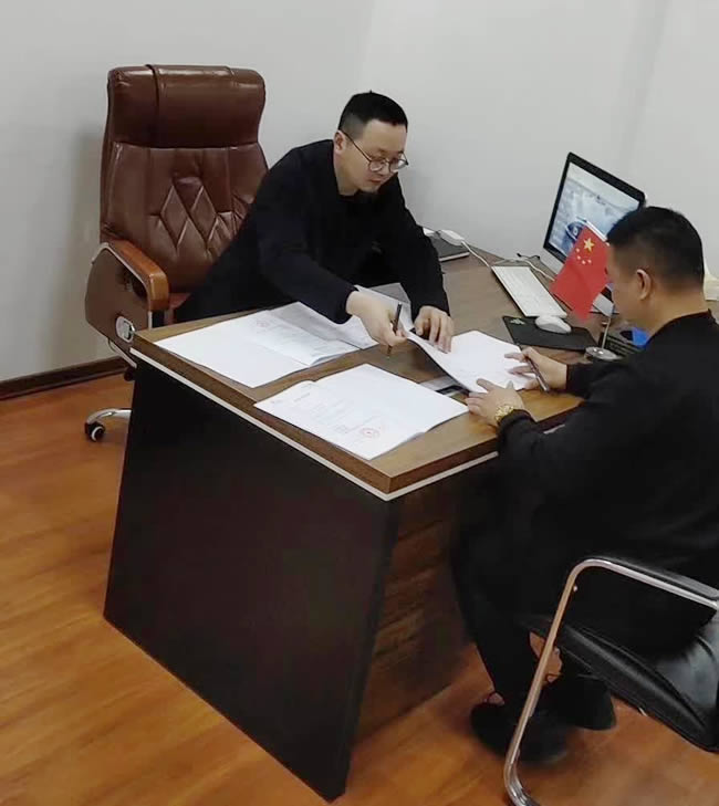 歡迎何總加入世卿防滑。成為世卿防滑瀏陽市事業(yè)合伙人。