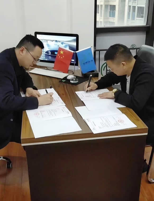 歡迎何總加入世卿防滑。成為世卿防滑瀏陽市事業(yè)合伙人。