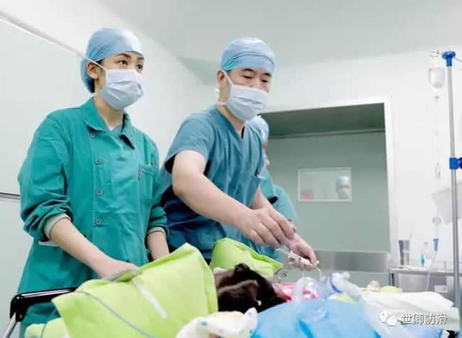 5歲女童滑倒，鉤子鉤入眼睛：孩子平安長大有多難？